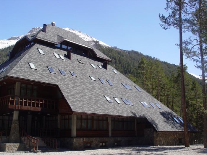Дом с крышей из черепицы "Тегола"